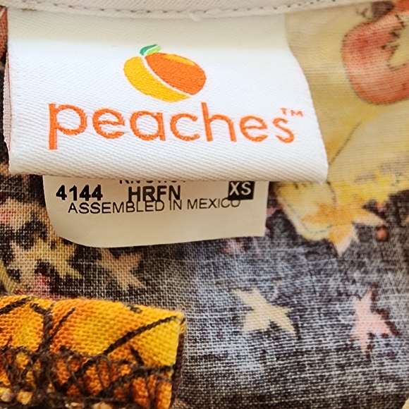 Womens Peaches Scrub Top Size XS Fall Halloween Thanksgiving - Picture 8 of 8